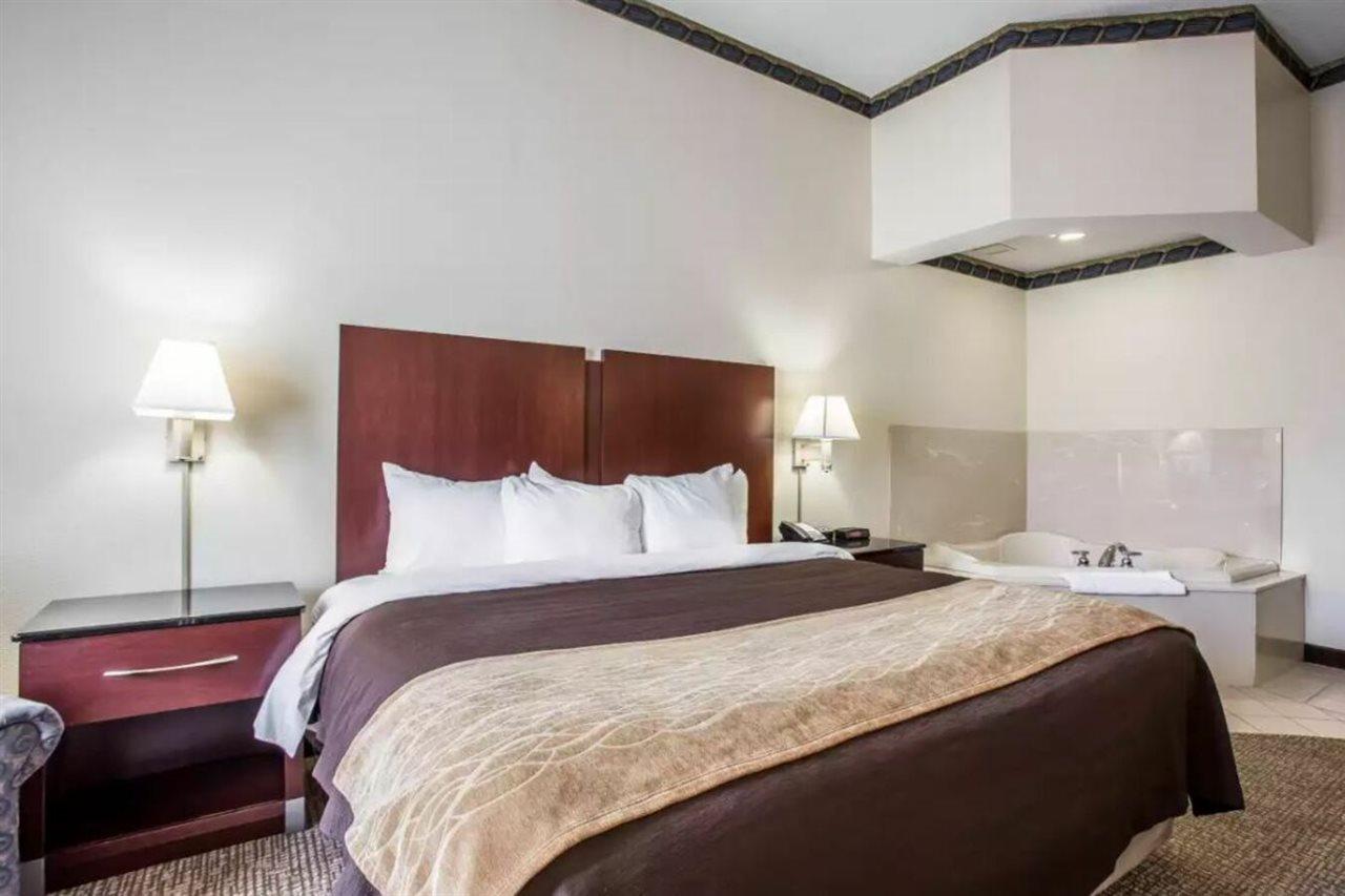 Comfort Inn & Suites Ftjackson Maingate Columbia Buitenkant foto