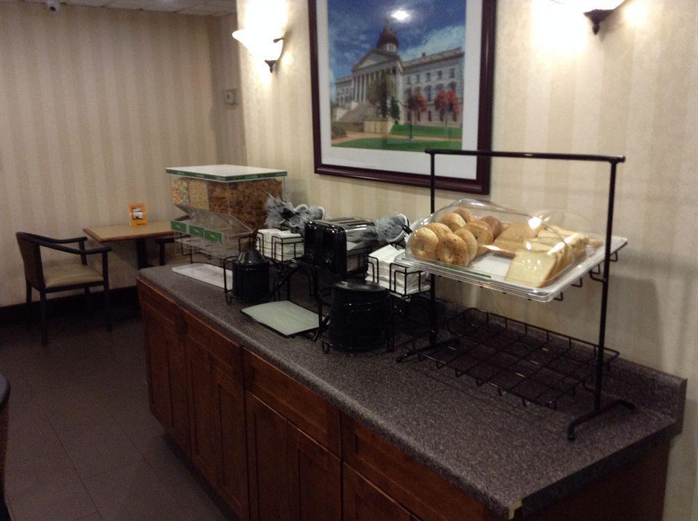 Comfort Inn & Suites Ftjackson Maingate Columbia Buitenkant foto